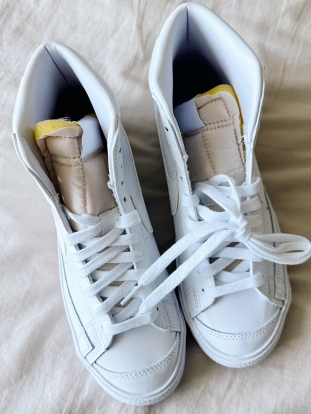Nike Blazers - Picture 2 of 5